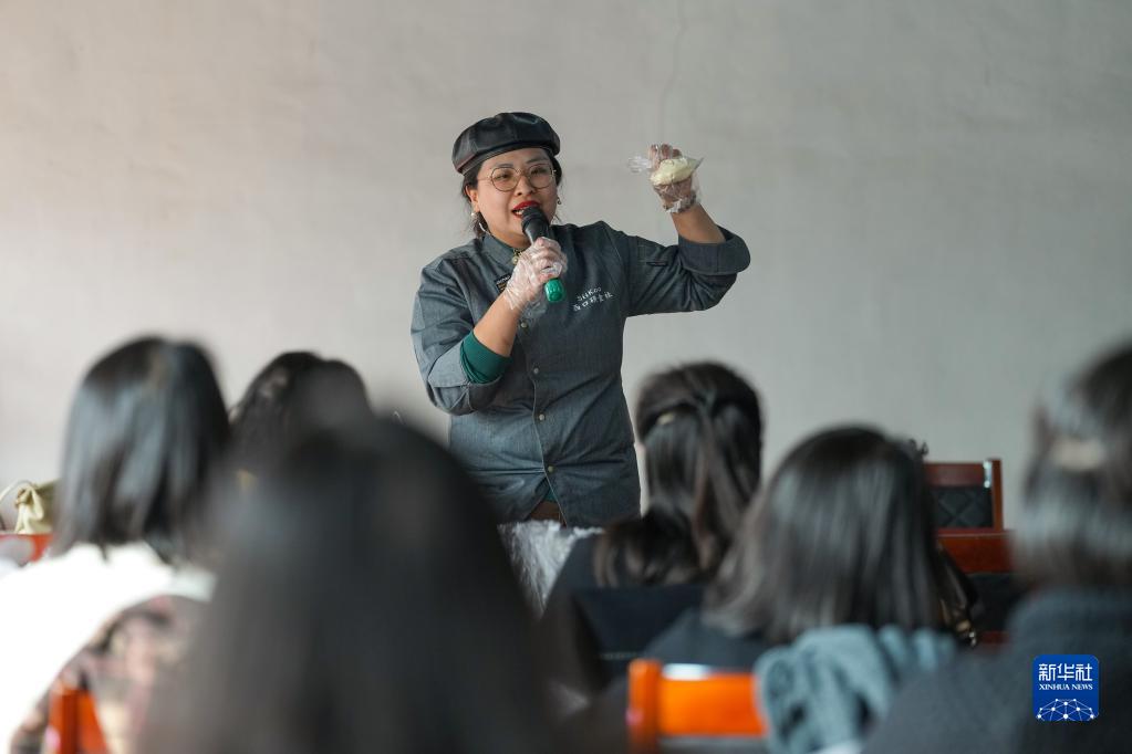 凯发K8国际首页健康养生最火短视频甜品甜品店产品特色金叵罗“长”出小米酥